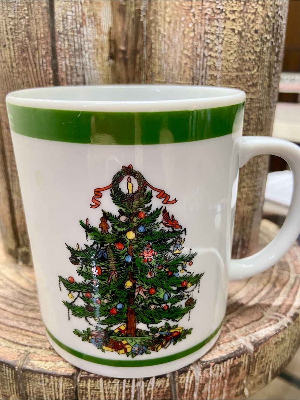 NIB Set of 4 Georges Briard Yuletide Holiday Mugs with Christmas Tree